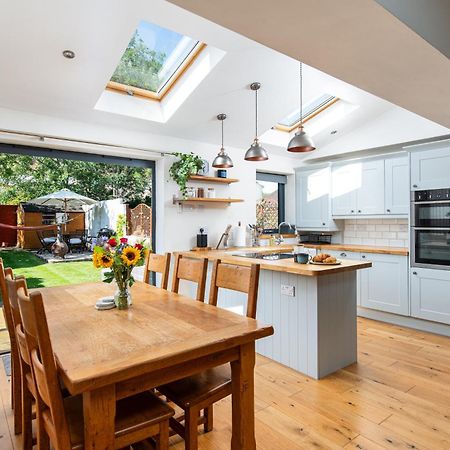 Charming Family Home With Stoves, Garden & Parking Bristol Eksteriør bilde