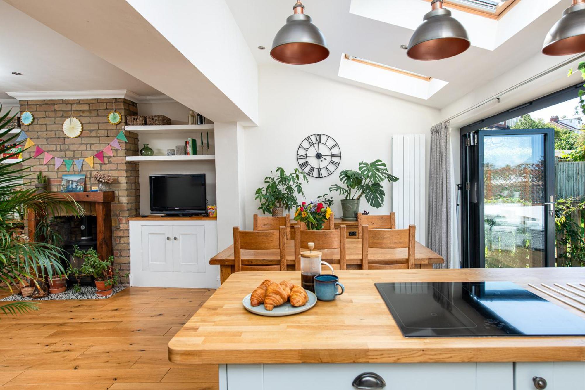 Charming Family Home With Stoves, Garden & Parking Bristol Eksteriør bilde