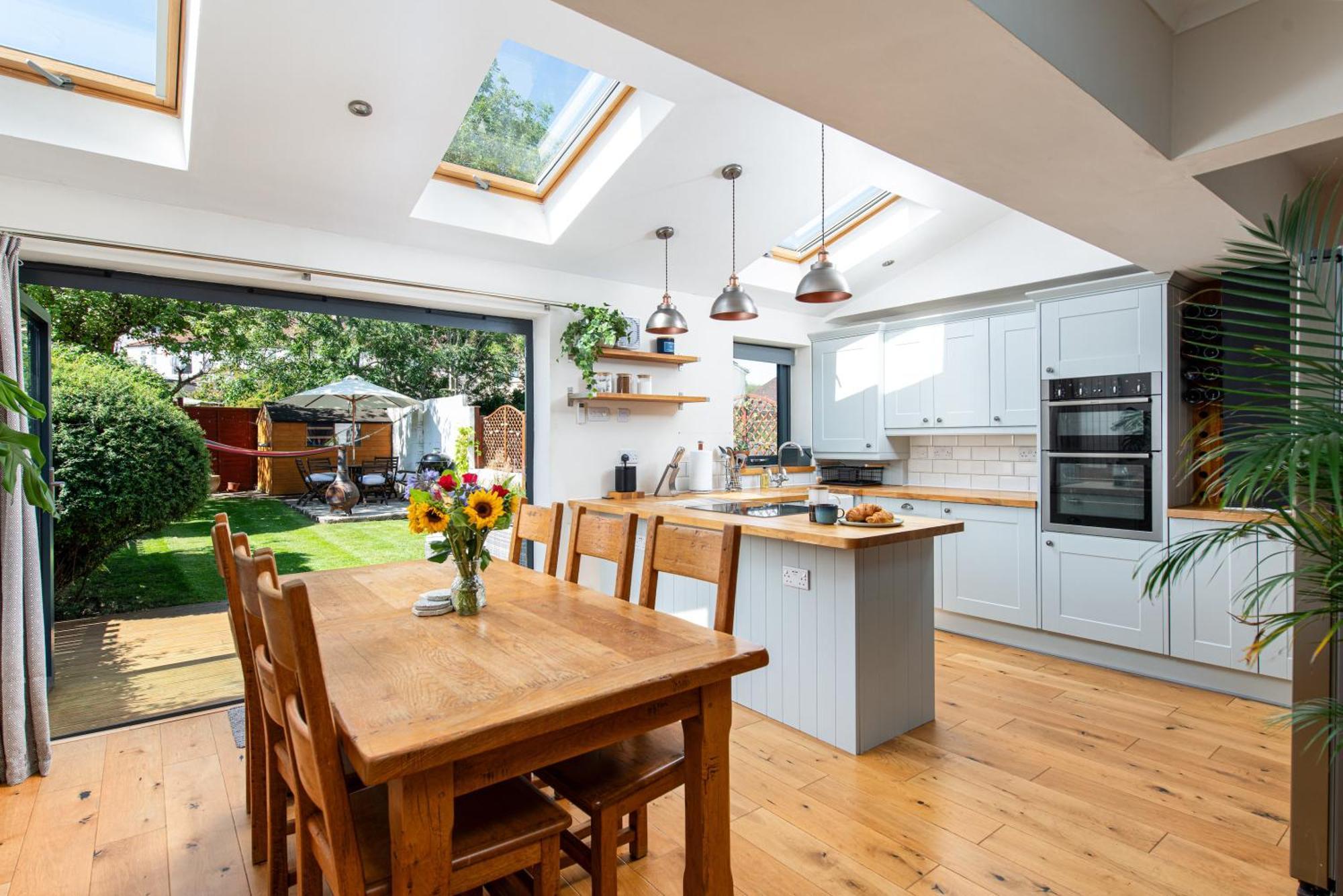 Charming Family Home With Stoves, Garden & Parking Bristol Eksteriør bilde